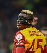 Osimhen, ținta tuturor  Juventus oferă   85 de milioane de euro  pentru atacantul exilat de Napoli » Ofertă faraonică și din Arabia Saudită