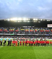 SĂRBĂTOARE LA CLUJ  „Cluj-Napoca suntem noi” vs   „Campionii suntem noi”.  Cum a trăit campioana meciul festiv de pe Cluj Arena 