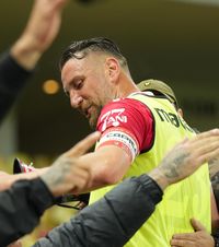 Patriche, celebrat de Dinamo  VIDEO. Mesaje emoționante la   meciul de retragere  al veteranului „câinilor”. Ce a rulat pe tabelă » A fost schimbat în minutul 23
