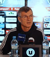 „Vrem să prindem podiumul”  Sabău are un obiectiv clar în   meciul cu Rapid  + Mitrea se retrage: „Sper doar să nu plâng”