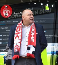 Retrogradarea a venit pe Facebook  Incredibil: Laszlo Dioszegi l-a ales pe Dorinel Munteanu,   influențat de ceea ce discutau fanii  pe forumuri online