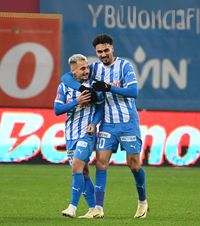 Schimbări masive la Craiova    Mitriță și alți 7 jucători  importanți sunt gata să plece din Bănie!