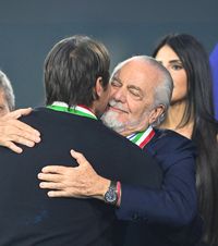 Scenariu în vulcanul Napoli  Președintele De Laurentiis lansează îndoiala asupra lui Conte: „Poate face ca Spalleti”.   Cine va fi noul antrenor