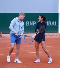 „Lumea încă trăiește în 2021”  Antrenorul Emmei Răducanu a găsit un vinovat pentru rezultatele jucătoarei:   greutatea mingilor  de tenis