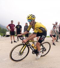 Marea revanșă    Simon Yates și-a zdrobit marii rivali  pe Colle delle Finestre și câștigă Giro acolo unde s-a prăbușit în 2018