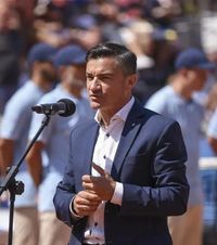 „Prunea se umple de penibil”  Primarul din Iași îl   jignește grav  pe fostul portar, care îl acuzase de blat: „Vorbește gura fără el. A ajuns un distilat”