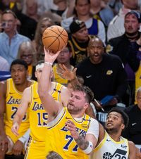 Start la negocieri în NBA  Lakers încearcă să prelungească contractul lui   Luka Doncic.  Salariul uriaș propus de californieni