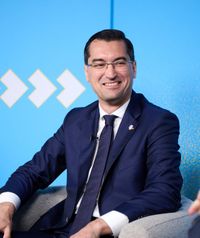 Câți bani câștigă Burleanu?    „Nu-mi voi mai publica  declarația de avere”, a spus președintele FRF la podcastul TOP LEVEL