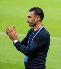 Charalambous rămâne la FCSB  Becali a anunțat că antrenorul   își va prelungi contractul : „Am definitivat” » Câți bani va încasa cipriotul