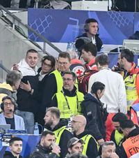 Tragedie în finala Nations League  Suporterul decedat după ce a căzut din tribună   era român : „Vorbea cu foarte multă pasiune despre CSA Steaua, inima lui era acolo”