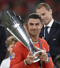 Ronaldo nu e în top 10   Liga Națiunilor e al 34-lea trofeu al carierei pentru Cristiano, care însă e   departe de a fi în elită   la acest capitol 