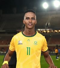 Încă un Ngezana la FCSB?  Un   internațional sud-african  de doar 21 de ani a fost propus campioanei. Joacă tot stoper