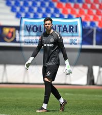 Pleacă de la FCSB la Voluntari  Campioana împrumută la altă echipă un fotbalist care bifează un   record în fotbalul românesc . Motivul e incredibil