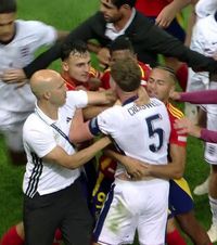 Au sărit unii la alții!    Incidente după Spania - Anglia, la Euro U21.  Toți jucătorii implicați. Penalty anulat incredibil de arbitru