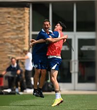 „E un nou Inter”   Jucătorii vicecampioanei Italiei, impresionați de calitățile lui   Cristi Chivu : „Lucrează mult la psihicul nostru”