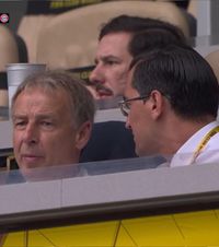 Burleanu, la Mondial   Președintele FRF,   surprins  în tribună alături de un nume legendar