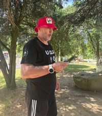 Bătută în parc de un fan U Cluj    VIDEO.   Scene șocante în mijlocul zilei:   lovită în figură de față cu fetița ei!   