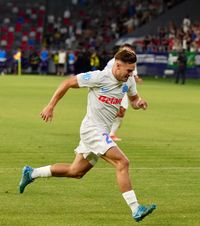 Politic, debut de vis    VIDEO.   Fostul căpitan al lui Dinamo i-a cucerit imediat pe fanii FCSB!   Eurogol după 3 minute