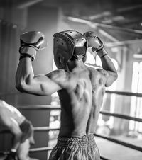 Boxer decedat în camera de hotel   A murit la câteva ore după un meci disputat în Statele Unite.   Soția e în stare de șoc:   „Doar despre asta am vorbit”