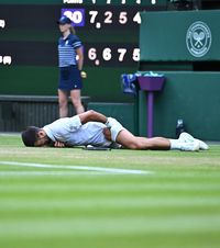 Probleme pentru Djokovic     VIDEO.  Nole a căzut urât la Wimbledon. Semifinala cu Jannik Sinner,   în pericol?  „Corpul meu nu mai e ca înainte”