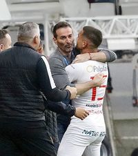 Comision din transferuri  Cine e antrenorul din Liga 1 care va primi o   sumă importantă  dacă jucătorii săi sunt vânduți