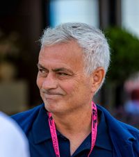 Direct căpitan  Jose Mourinho vrea să aducă   vedeta lui Chivu  la Fenerbahce 