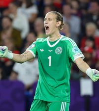 Indestructibilă    Portarul-erou a învins cancerul  și a calificat Germania în semifinalele EURO 2025. Secretul penalty-urilor apărate