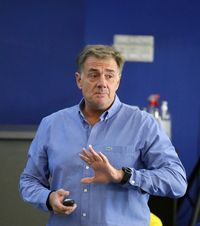 Arbitrii, testare șoc. Vassaras e revoltat!    GOLAZO.ro  a aflat detalii incredibile de la examenul grilă la care   aproape toți au picat:  „Ne facem de râs dacă se află”