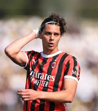 Debut la AC Milan!    VIDEO.  Românul   Matteo Duțu  a fost băgat pe teren de Allegri într-un amical cu Arsenal. A marcat un gol!