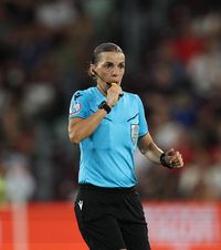 UEFA a decis   Stephanie Frappart va arbitra finala   WEURO 2025 