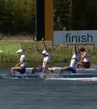 „Suntem mândri!”  Campioni mondiali,   ucrainenii i-au sfidat pe ruși  la festivitatea de premiere și i-au băgat în ceață pe organizatori