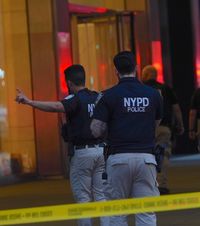 Atac armat la sediul NFL din New York    Patru persoane, ucise.  Un angajat al Ligii Naționale de Fotbal American, rănit grav. Ce spun autoritățile despre atacator