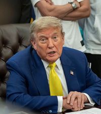 Trump  controlează și Jocurile Olimpice   Președintele SUA vrea să se ocupe de   organizarea    competiției din 2028. Ar putea purta și torța olimpică!