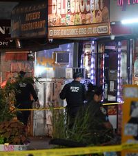 Împușcături în Times Square  Trei persoane au fost rănite cu doar câteva ore înainte de meciul   New York Yankees – Houston Astros