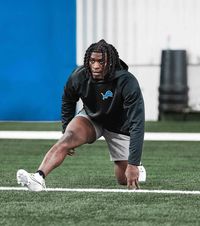 Accidentare gravă în NFL  Medicii au stat   30 de minute  pe gazon acordând îngrijiri. Jucătorii n-au vrut să mai continue, iar meciul a fost suspendat