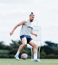 Incertitudinea Radu Drăgușin  De ce insistă Tottenham să ia încă un fundaș central.   Mesajul românului