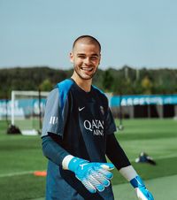 Concurență pentru Donnarumma  „Portarul anului” în Ligue 1 a semnat cu   PSG  » Campioana Europei a plătit o avere pe el