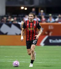 PSG l-a luat pe stoperul lui Lucescu  Campioana Europei transferă o revelație din Premier League » Afacerea Bournemouth:   peste 170 de milioane de euro!