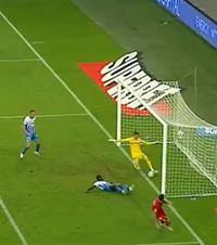 A fost gol în minutul 90+2?    FOTO.    Fază controversată  în prelungirile meciului dintre U Craiova și FC Hermannstadt: „Trebuie să fii nebun să spui altceva!”