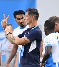 Rădoi a dat cu pumnul în bancă  U Craiova ajunge la cinci victorii consecutive, dar antrenorul   e nemulțumit : „Multe greșeli!”