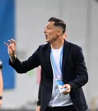 Bașakșehir - U Craiova  Mirel Rădoi, glume înainte de meciul din   play-off-ul  Conference League: „Mi-au oprit forfecuța la aeroport”