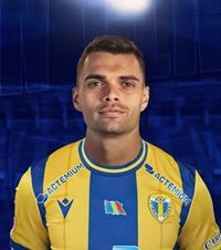 Două mutări la Petrolul   Jucători noi la Ploiești: unul dintre ei   a marcat împotriva FCSB  în preliminariile Ligii Campionilor