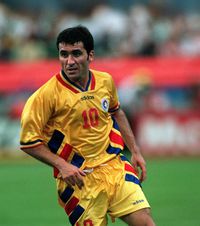 „Napoli voia să-l înlocuiesc pe Maradona”  Gică Hagi și-a retrăit cariera pentru France Football:   „Am fost cel mai bun la Mondial  până în sferturi”
