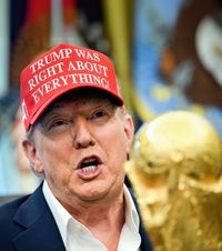 Îl așteaptă pe Putin la Mondial    Donald Trump  a anunțat când și unde are loc   tragerea la sorți pentru CM 2026,  apoi a scos din sertar o poză cu Putin!