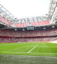 „Luați-vă labele de pe femei!”  Protest furios în Olanda după   uciderea unei adolescente  lângă stadionul lui Ajax » Reacția clubului