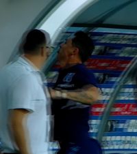 Ce se întâmplă cu Rădoi?    4 episoade de neînțeles  în 4 luni: amenințări cu moartea, lacrimi la microfon și gesturi violente pe bancă