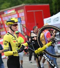 Le-au furat bicicletele  Jaf în valoare de 250.000 de euro în   Turul Spaniei!   La ce soluție disperată au apelat ca să nu abandoneze