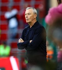 Mircea Rednic, dat afară!   Antrenorul român a rezistat doar   5 meciuri  la Standard Liege » Belgienii i-au găsit deja înlocuitor