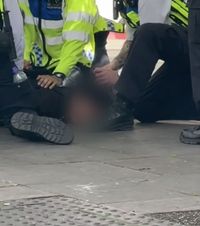 Panică după Chelsea - Fulham  Au crezut că e un atac armat și au arestat un tânăr de 16 ani » De ce   avea un pistol  asupra sa