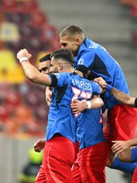 FCSB mai transferă un fundaș!  Ultimele detalii despre   ținta roș-albaștrilor   + de ce Rus și Bolgado n-au ajuns la campioană